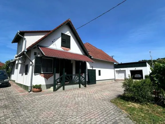 Eladó kereskedelmi és ipari ingatlan Villány 800 nm