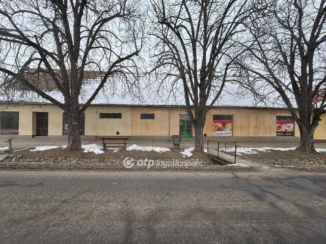 Eladó kereskedelmi és ipari ingatlan Bár 321 nm