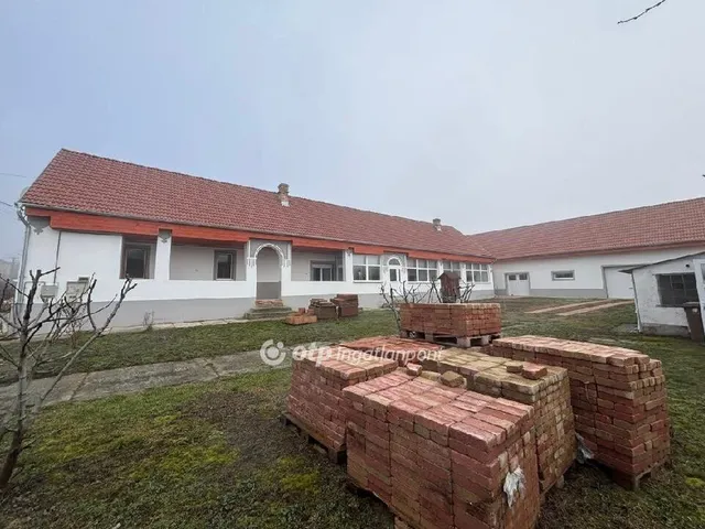 Eladó ház Bezedek 130 nm