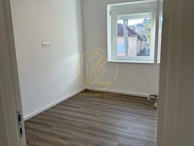 Eladó ház Pécsvárad, Vár 100 nm