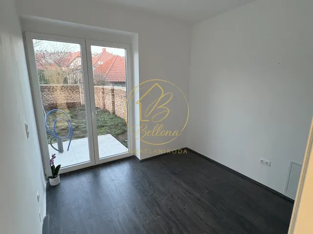 Eladó lakás Pécs, Uránváros 29 nm