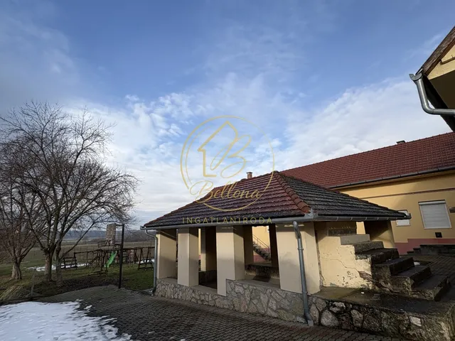 Eladó ház Pócsa 180 nm