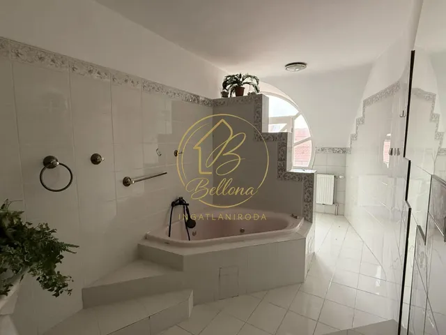 Eladó lakás Pécs, Belváros, Felsőmalom utca 118 nm