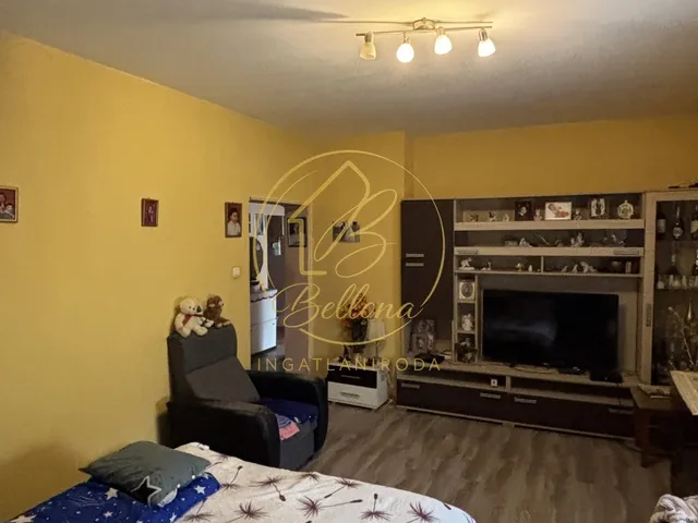 Eladó lakás Komló, Kiss József 50 nm