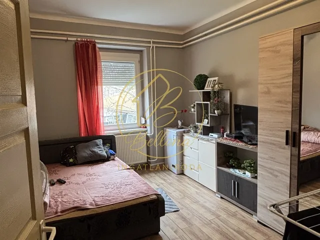 Eladó lakás Komló, Kiss József 50 nm