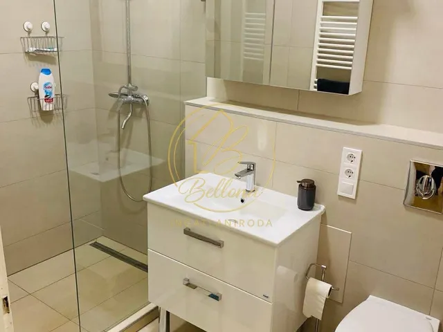 Eladó lakás Pécs, Papnövelde utca 70 nm