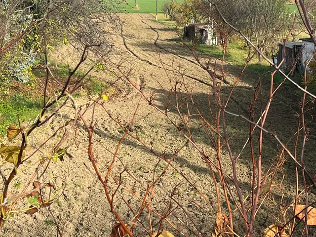 Eladó telek Győrújbarát 2632 nm