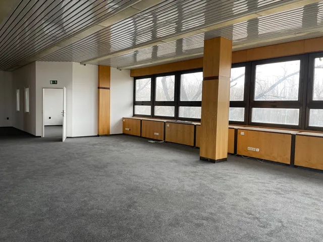 Eladó kereskedelmi és ipari ingatlan Győr, Újváros 2340 nm