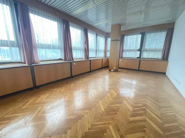 Eladó kereskedelmi és ipari ingatlan Győr, Újváros 2340 nm