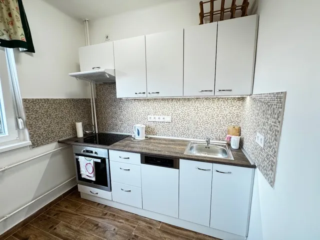 Kiadó lakás Győr, Nádorváros 42 nm