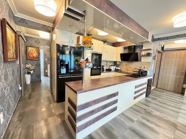 Eladó lakás Győr, Nádorváros 150 nm