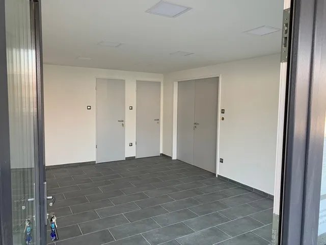 Eladó kereskedelmi és ipari ingatlan Győr, Nádorváros 50 nm