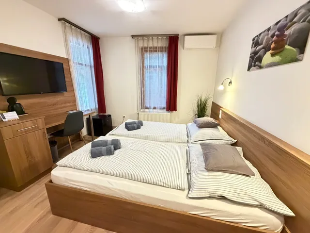 Eladó kereskedelmi és ipari ingatlan Mosonmagyaróvár, Városközpont 301 nm