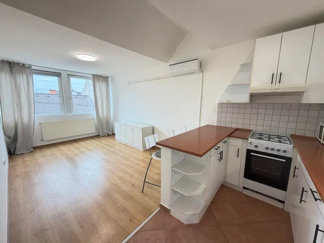 Kiadó lakás Győr, Nádorváros 35 nm