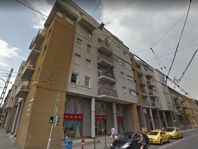 Kiadó garázs Budapest VI. kerület, Nagykörúton kívüli terület 12 nm