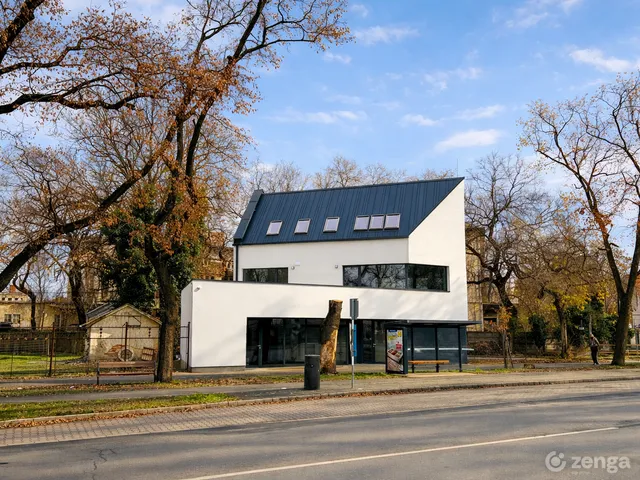 Eladó kereskedelmi és ipari ingatlan Debrecen, Csigekert 251 nm