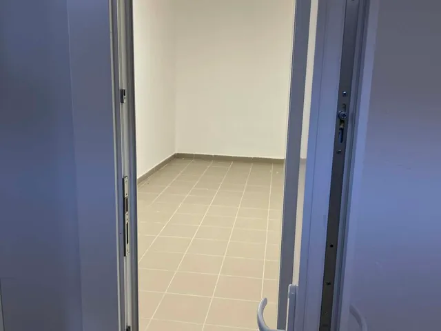 Kiadó kereskedelmi és ipari ingatlan Drávacsepely 290 nm