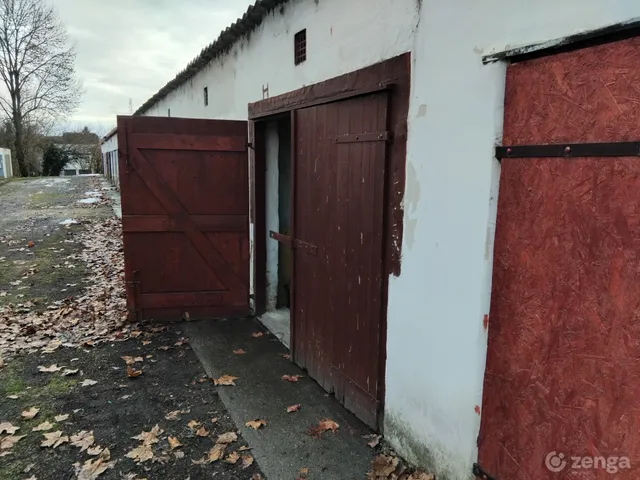 Eladó garázs Dombóvár, Platán tér 15 nm