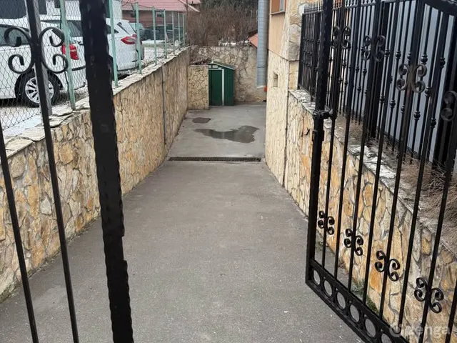 Kiadó kereskedelmi és ipari ingatlan Budapest XVIII. kerület, Belsőmajor 150 nm