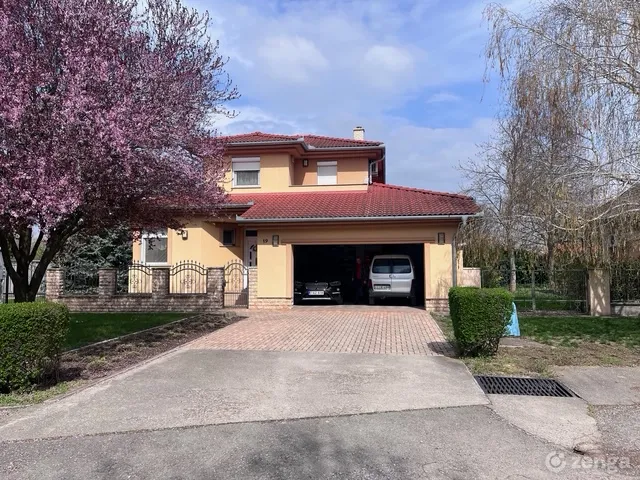 Eladó ház Szentlőrinc 160 nm