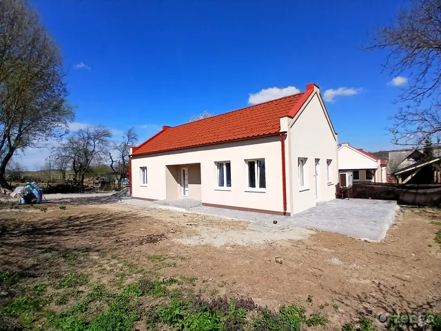 Eladó ház Bánk 77 nm