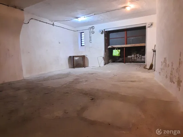 Eladó garázs Szolnok, Belváros 37 nm