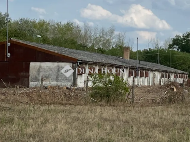 Eladó kereskedelmi és ipari ingatlan Inárcs 1152 nm