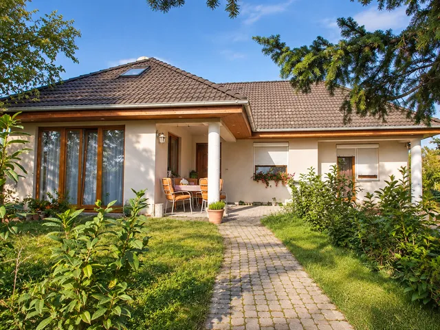 Eladó ház Székesfehérvár, Őrhalmiszőlők 200 nm