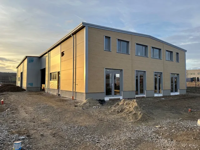 Eladó kereskedelmi és ipari ingatlan Gödöllő, Telkes Mária körút  760 nm