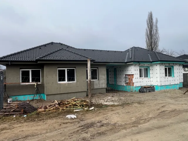 Eladó ház Erdőkertes, Háromház 119 nm