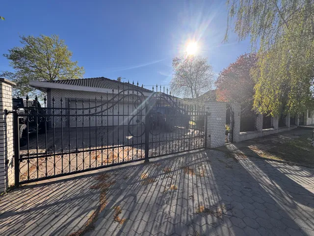 Eladó ház Budapest XXI. kerület, Királyerdő 404 nm