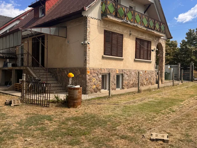 Eladó ház Gödöllő, Központ, Hunyadi János utca 1 240 nm