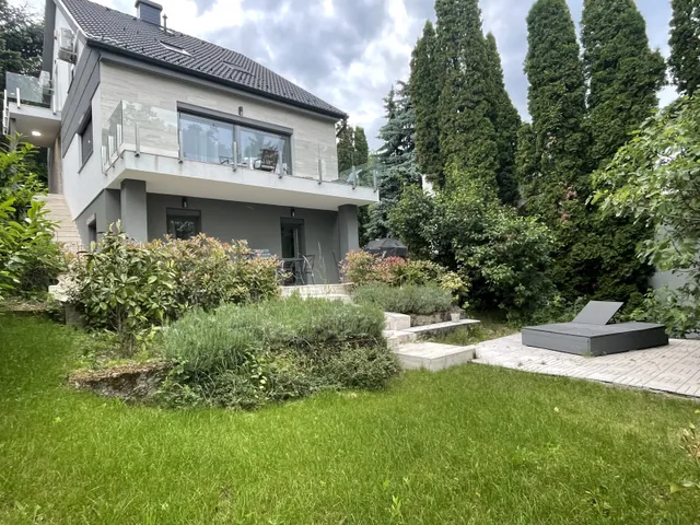 Eladó ház Budapest II. kerület, Budaliget 200 nm