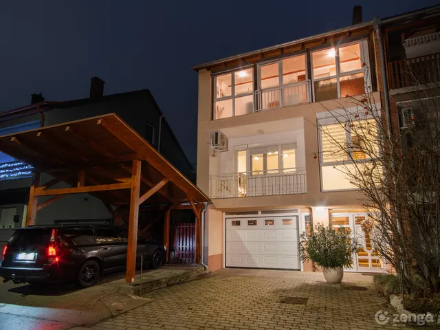 Eladó ház Szekszárd, Bakta 120 nm