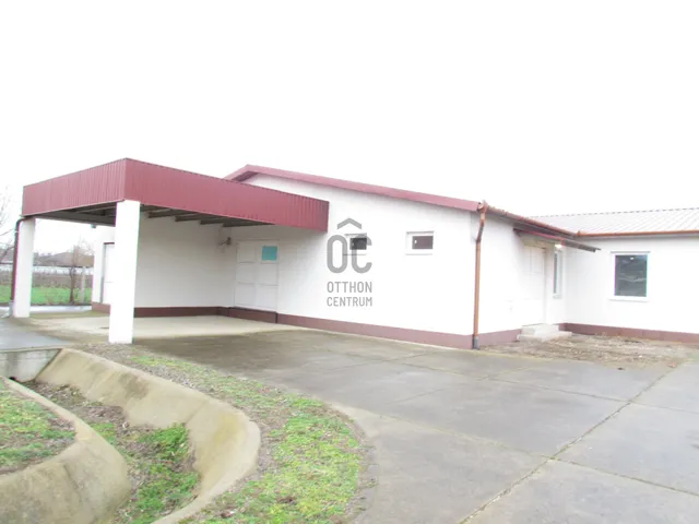 Eladó kereskedelmi és ipari ingatlan Téglás 392 nm