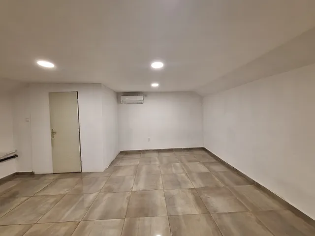 Eladó kereskedelmi és ipari ingatlan Szolnok, Belváros 30 nm