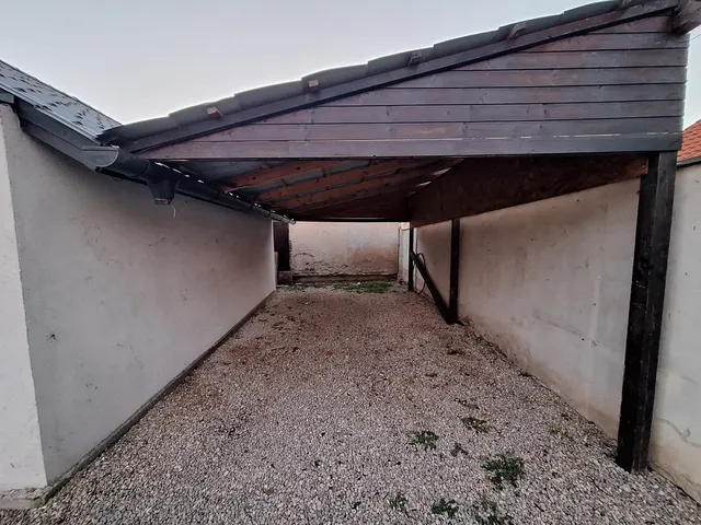 Eladó kereskedelmi és ipari ingatlan Szolnok, Belváros 30 nm