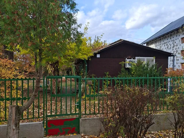 Eladó üdülő és hétvégi ház Szolnok, Alcsisziget 15 nm