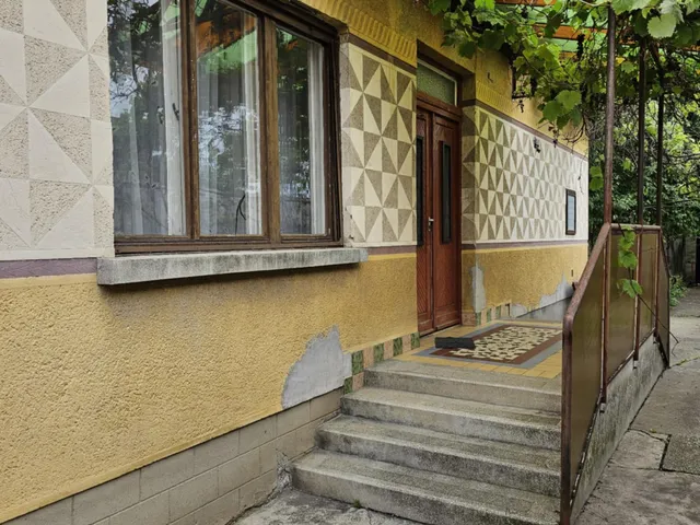 Eladó ház Szolnok, Déli városrész 100 nm