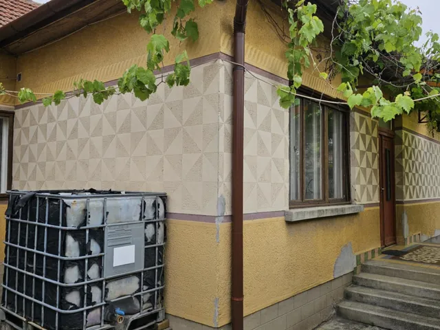 Eladó ház Szolnok, Déli városrész, Raktár út 100 nm