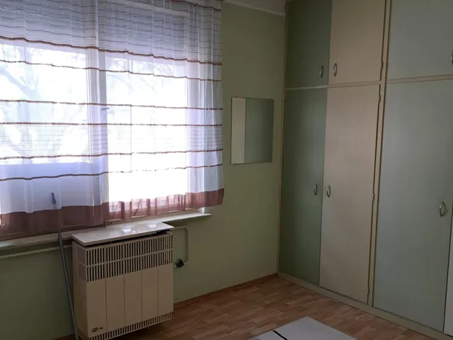 Eladó kereskedelmi és ipari ingatlan Szolnok, Belváros 33 nm