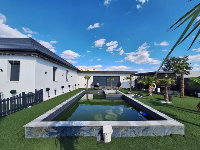 Eladó ház Szolnok, Széchenyi-lakótelep 195 nm