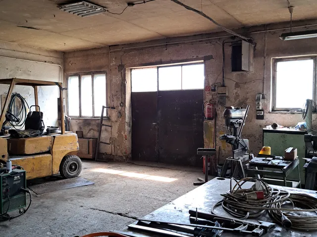 Kiadó kereskedelmi és ipari ingatlan Szolnok, Széchenyi-lakótelep 450 nm