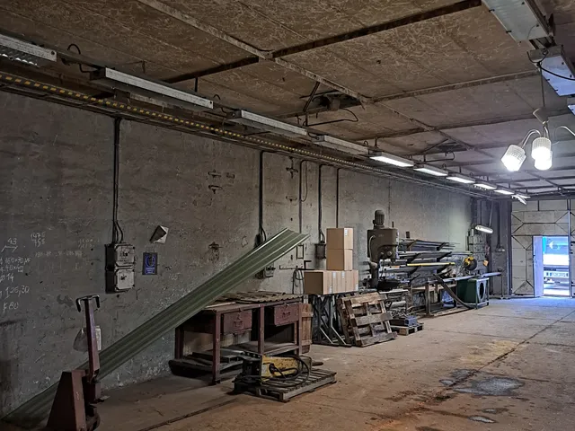 Kiadó kereskedelmi és ipari ingatlan Szolnok, Széchenyi-lakótelep 450 nm