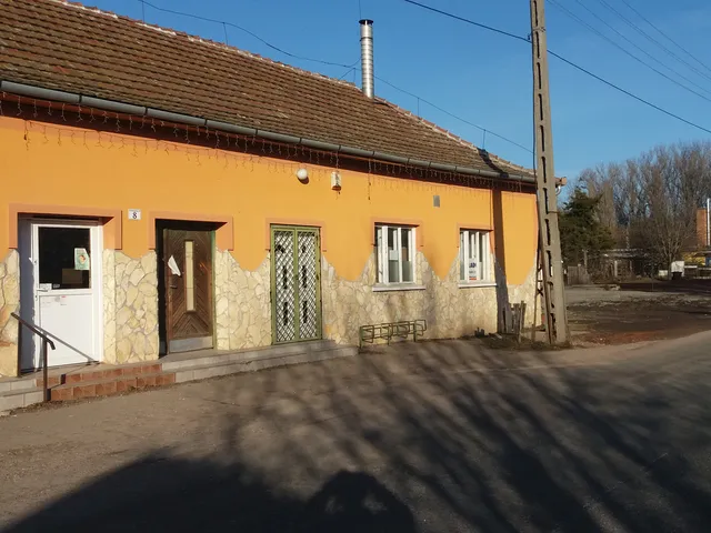 Eladó kereskedelmi és ipari ingatlan Kőtelek, Szabadság út 185 nm