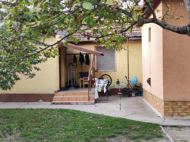 Eladó ház Szolnok, Meggyesitelep 67 nm