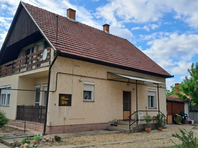 Eladó ház Tiszaföldvár 120 nm