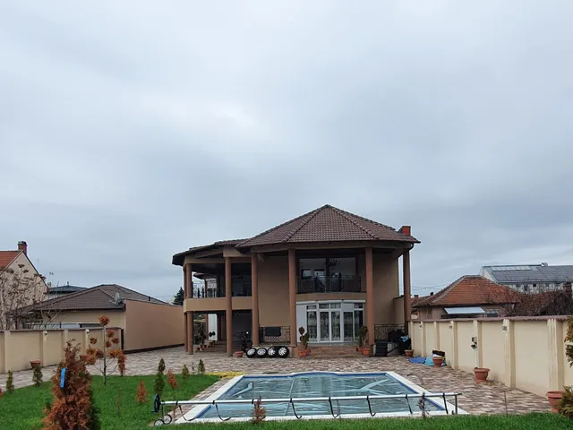 Eladó ház Szolnok, Belváros 360 nm