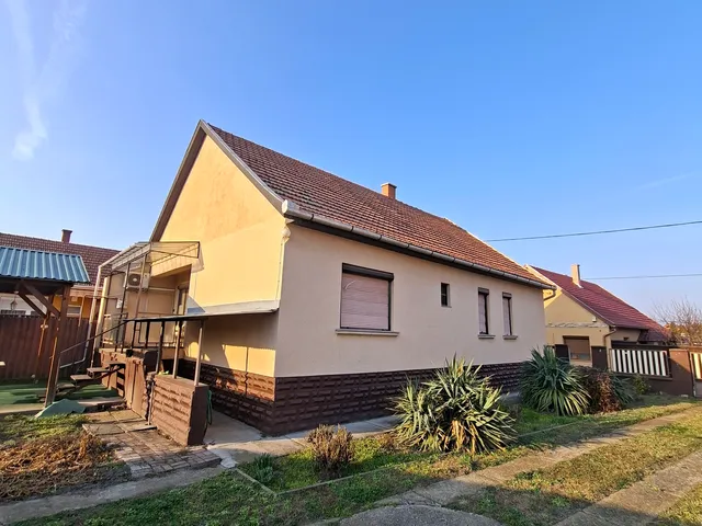 Eladó ház Jászberény, Neszür 83 nm