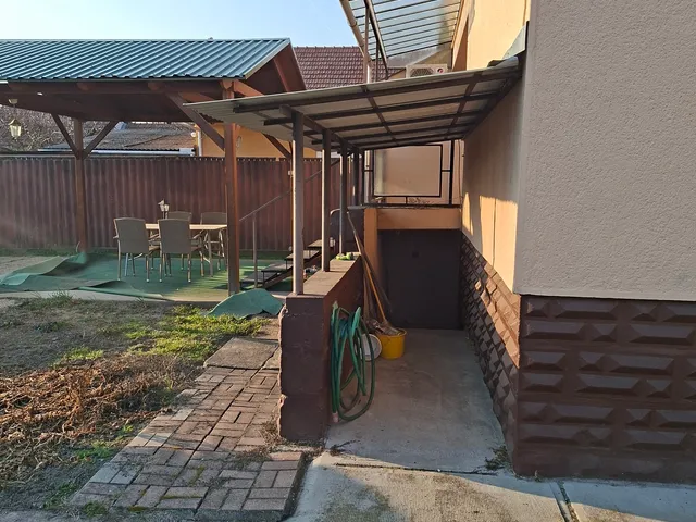 Eladó ház Jászberény, Neszür 83 nm